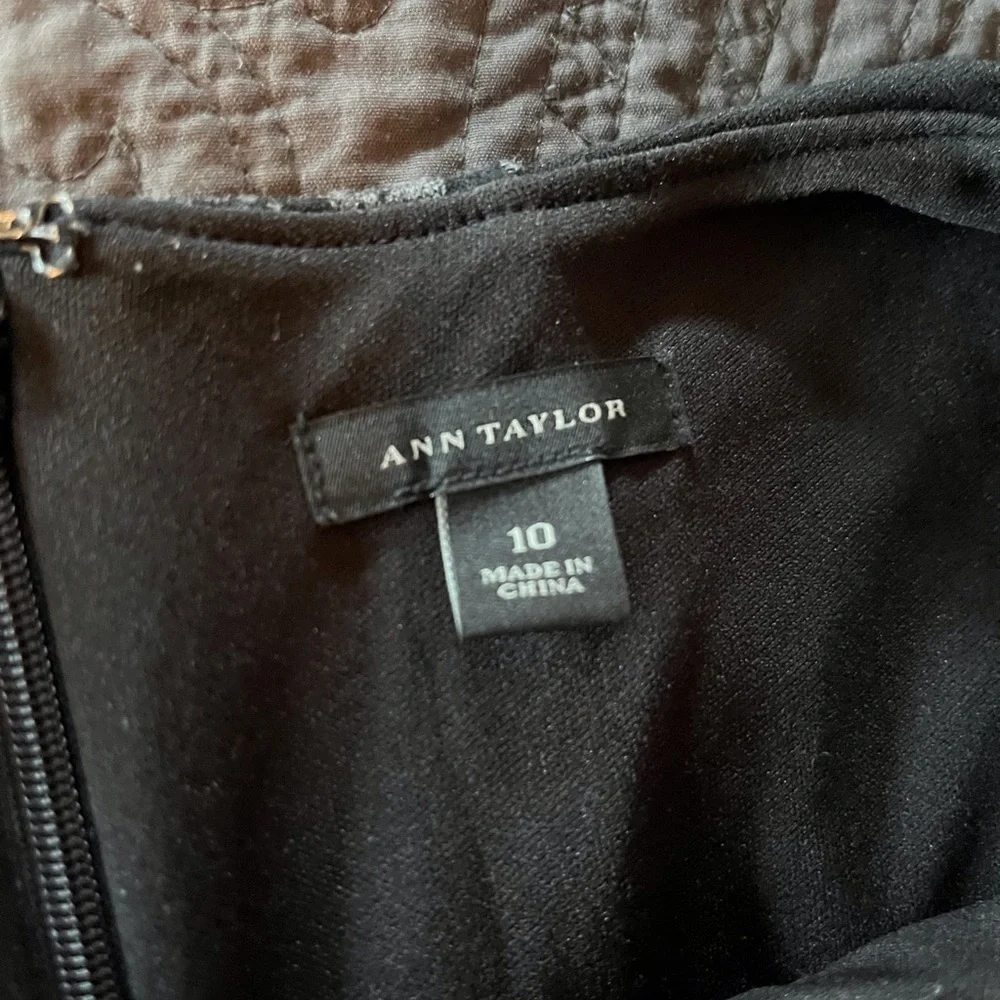 Ann Taylor Professional Dress. Size 10 - Picture 4 of 4